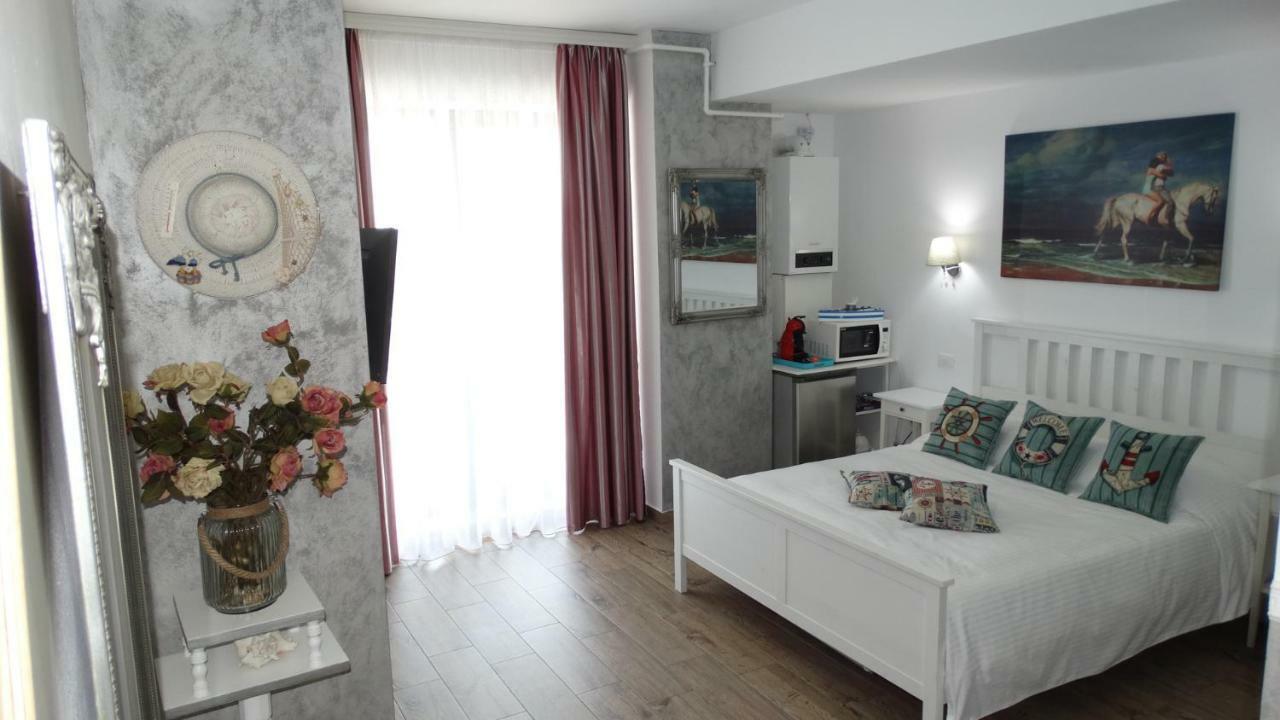 Bluemarina Apartamente 마마이아 외부 사진